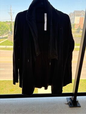 Lululemon size 10 Black Hooded Zip Cardigan Jacket